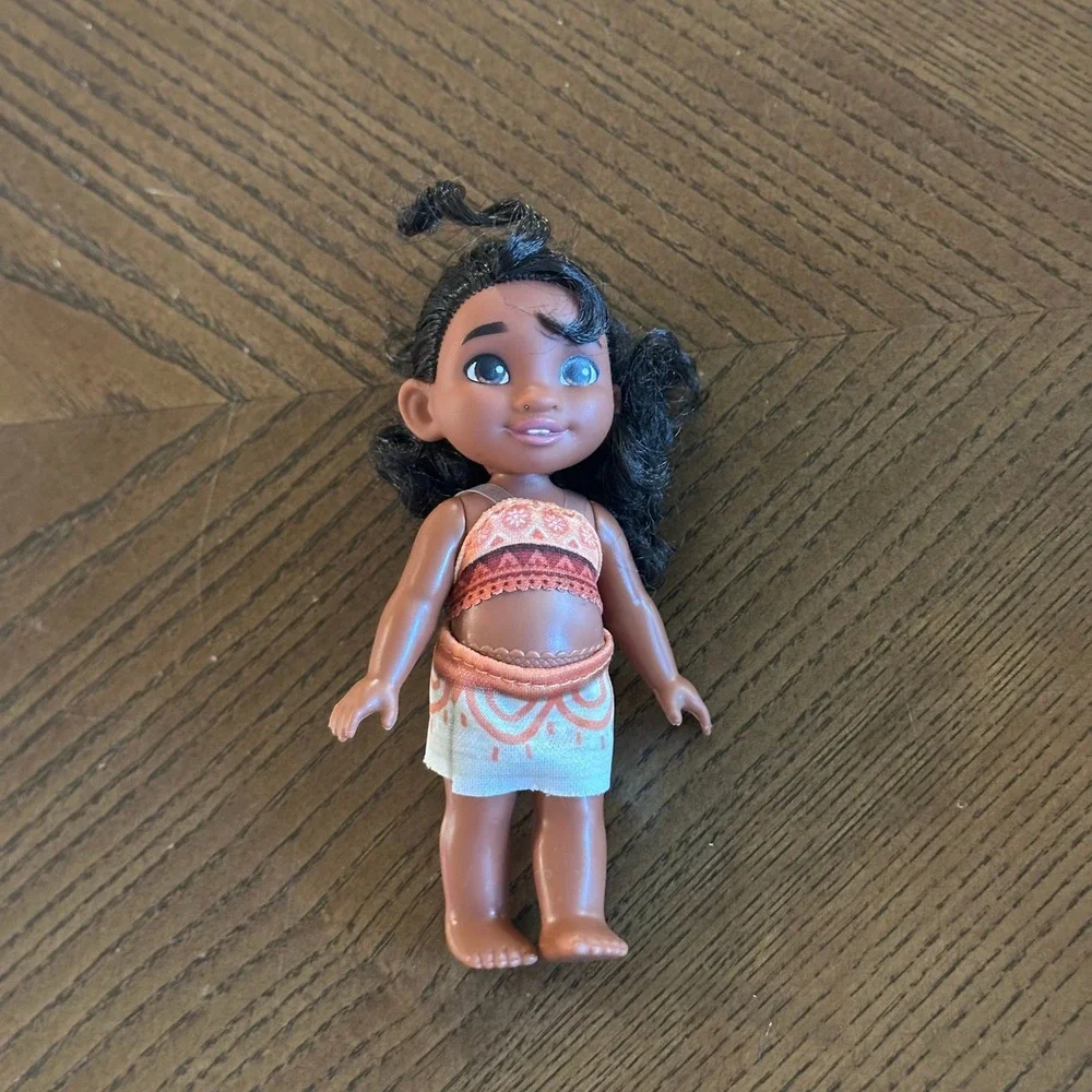 Disney Moana Petite Doll 6 inch Articulated Mini Figure with Curly Hair Outfit